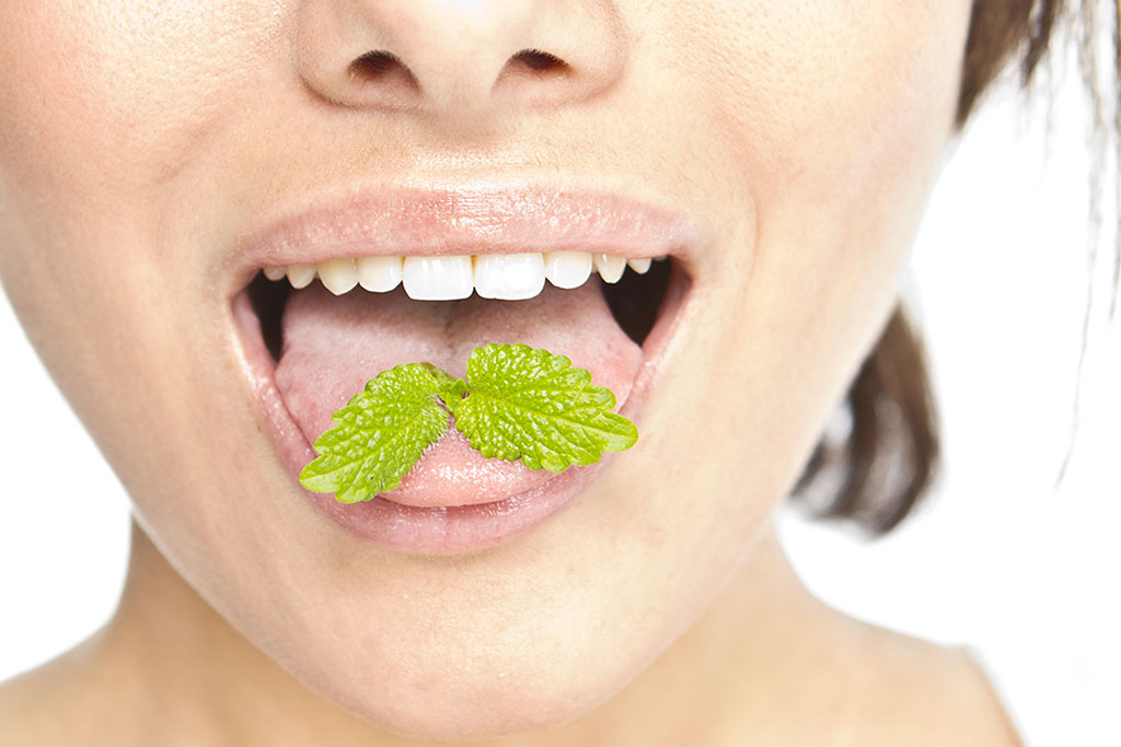 Halitosis: cómo eliminar el mal aliento de raíz sin necesidad de trucos ni  pócimas